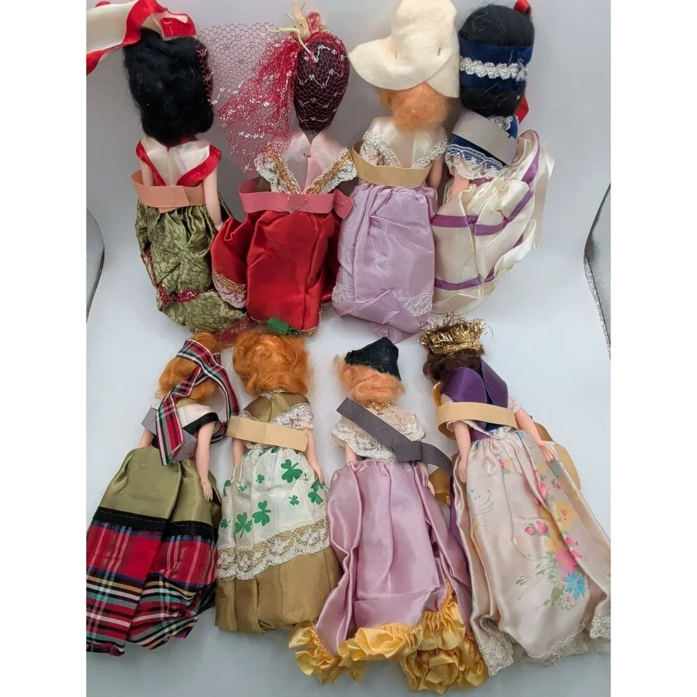 Dolls World this lot